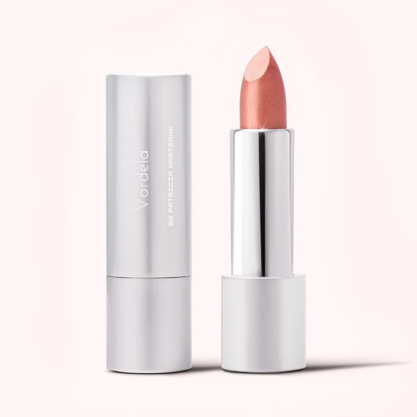 Glamour Crème | Een Frosted blozende perzik lippenstift met gouden en roze glinstering
