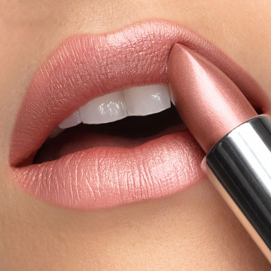 Glamour Crème | Een Frosted blozende perzik lippenstift met gouden en roze glinstering